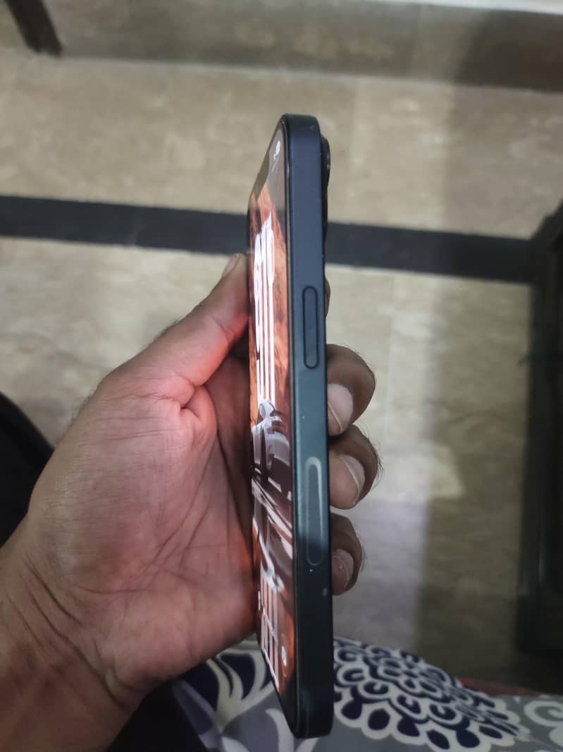 Apple iPhone 14 3