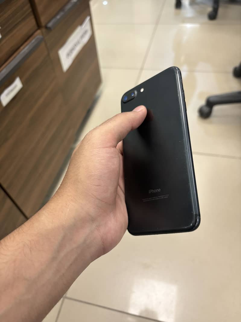 Apple iPhone 7 Plus 0