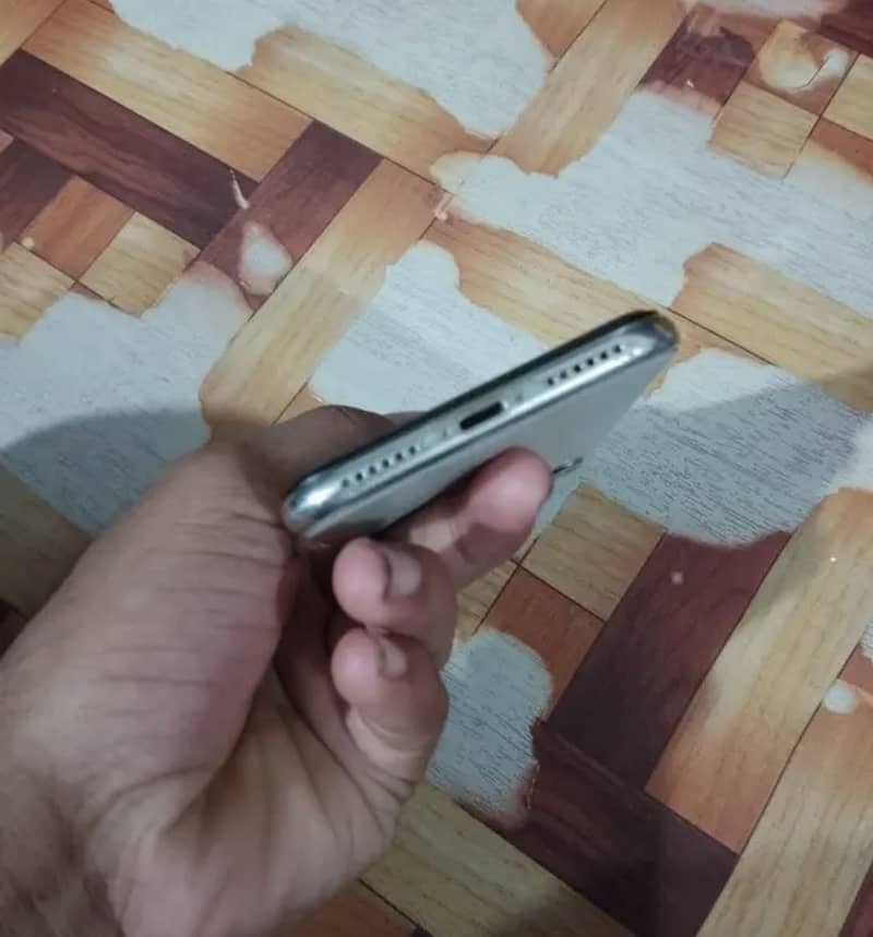 Apple iPhone X 3