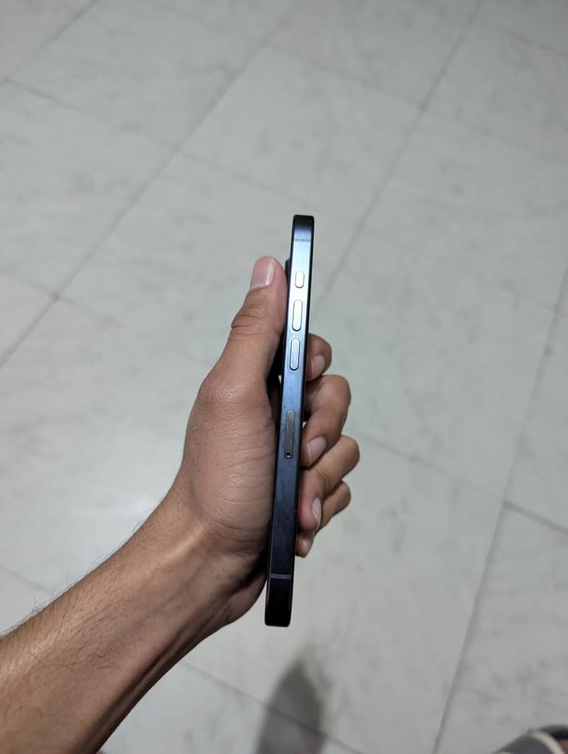 Apple iPhone 15 Pro 2