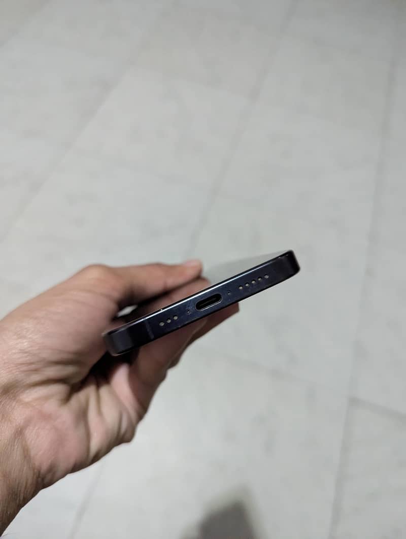 Apple iPhone 15 Pro 3