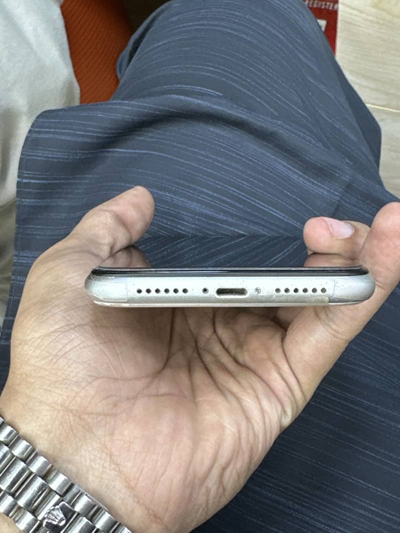Apple iPhone 11 3