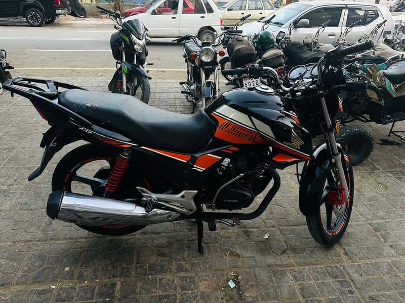 HONDA CB150F 1