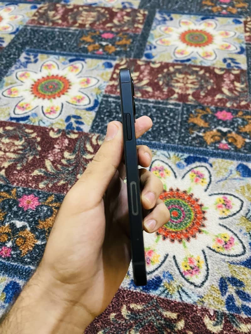 Apple iPhone 12 3