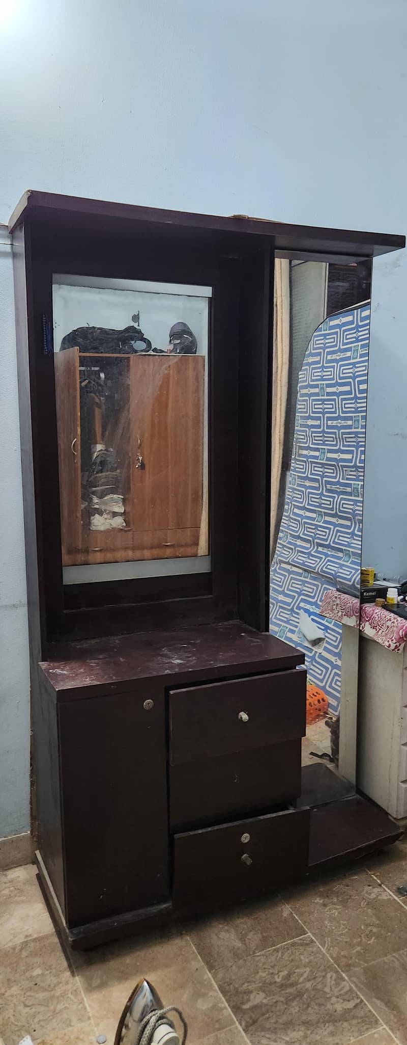 wardrobe 0