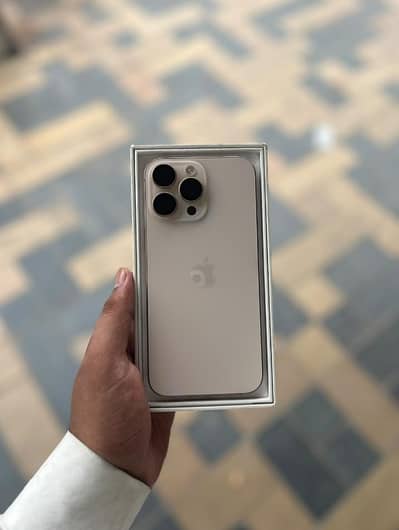 Apple iPhone 16 Pro Max