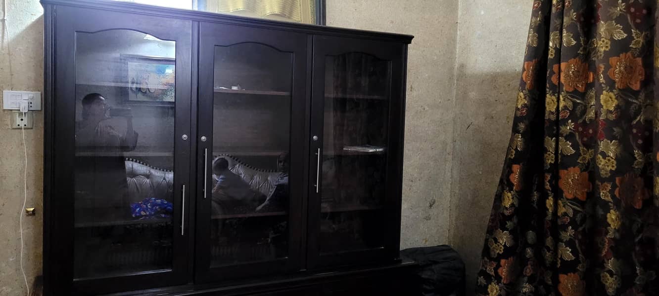 dressing table and display cabinet 3
