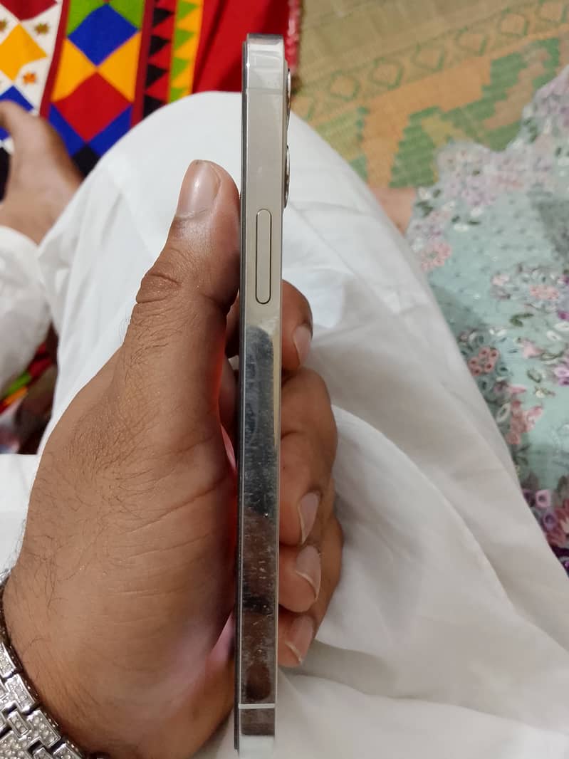 Apple iPhone 12 Pro 4