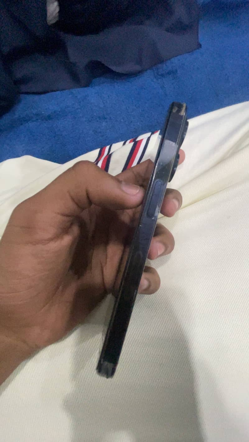 Apple iPhone 15 Pro 2