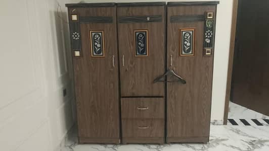 3 door wardrobe Almirah for sale with drawers