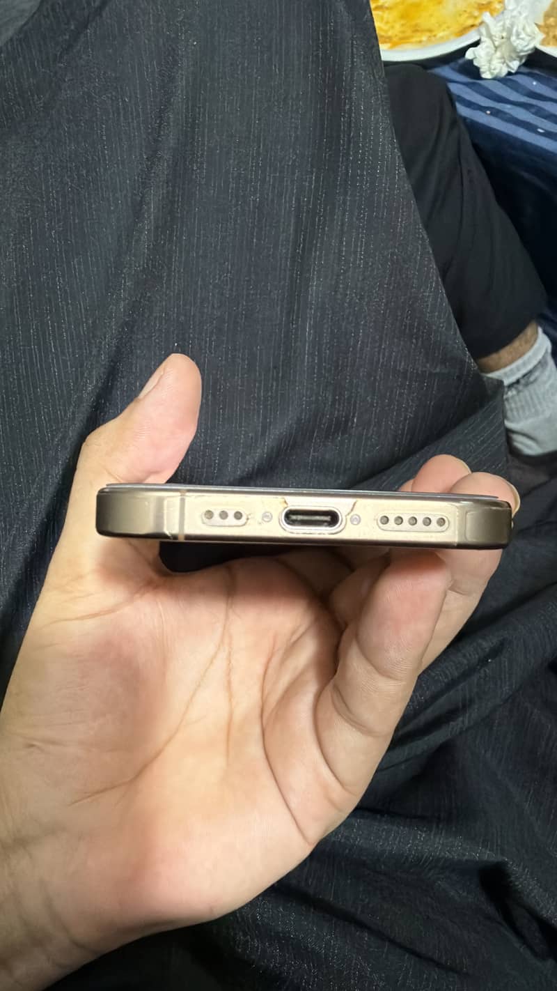 Apple iPhone 16 Pro 1