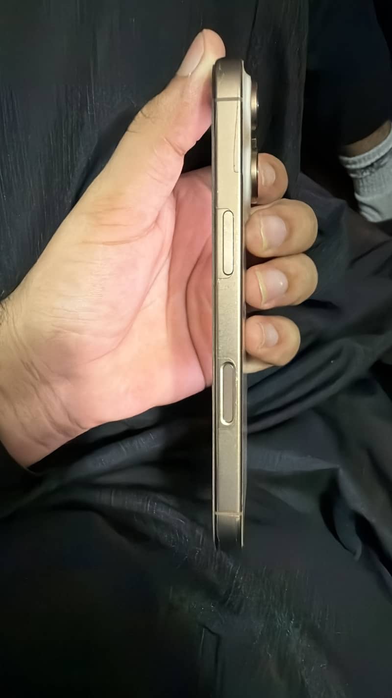Apple iPhone 16 Pro 2