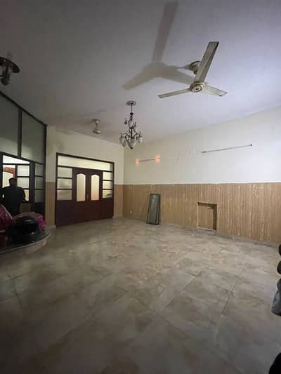 10 MARLA PREMIUM HOUSE FOR RENT Corner House | Park Facing | Prime Location All facilities available E. T. C.