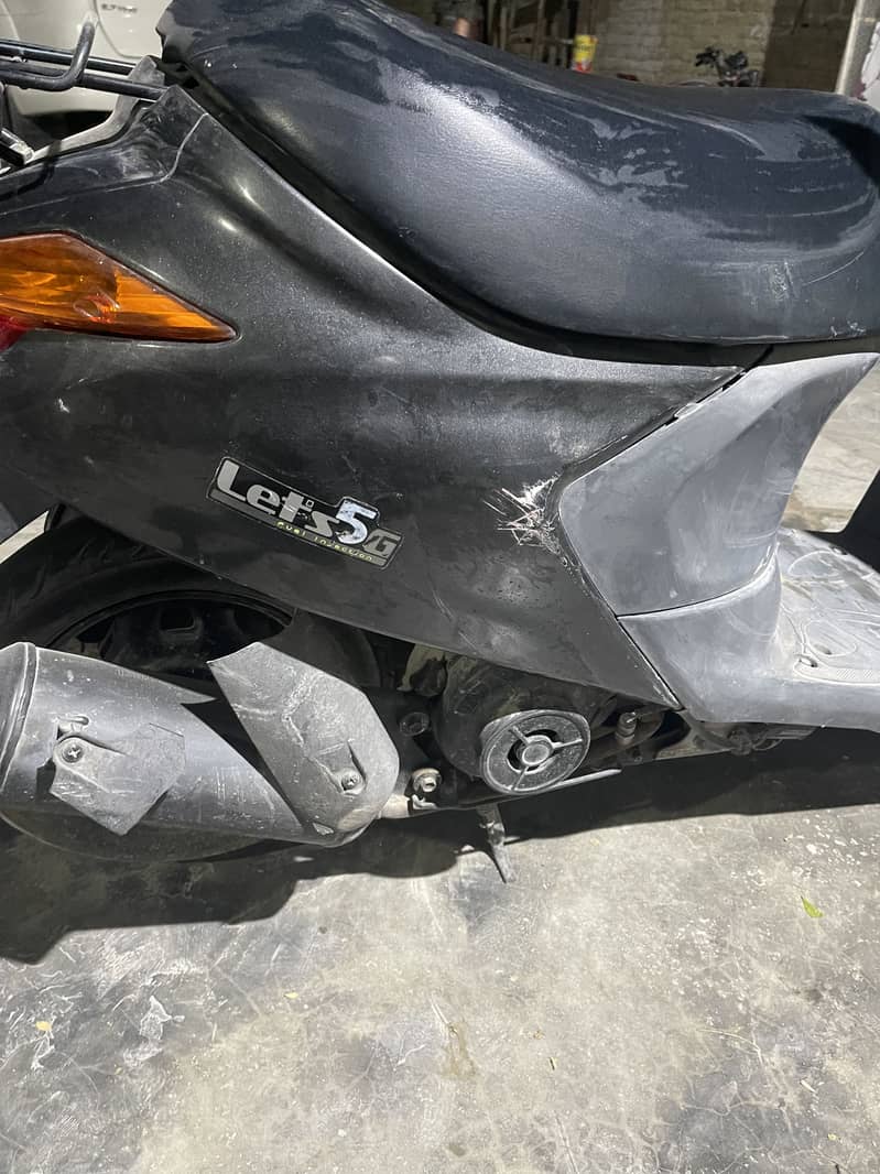 Scooty 49 cc 3