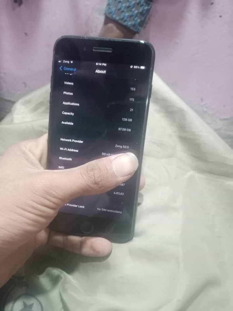 Apple iPhone 7 Plus 0