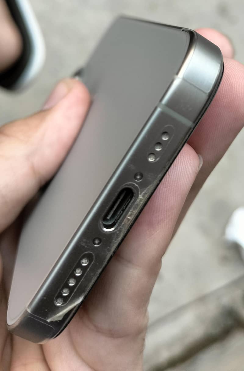 Apple iPhone 15 Pro 3