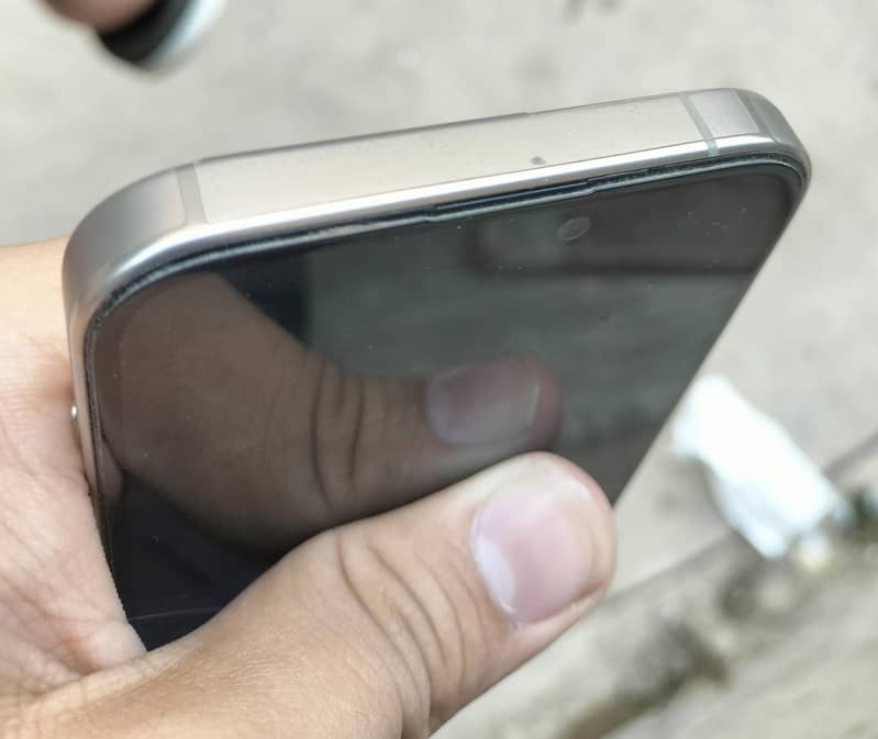 Apple iPhone 15 Pro 4