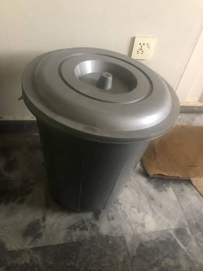 Plastic Balti with cap