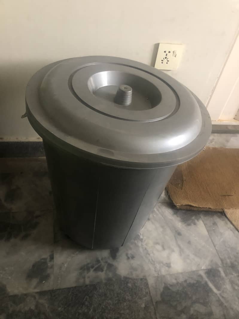 Plastic Balti with cap 0