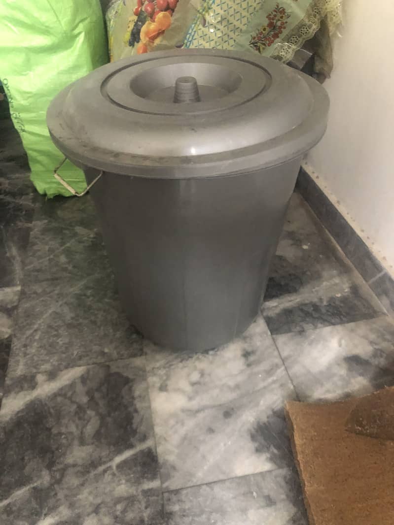 Plastic Balti with cap 1