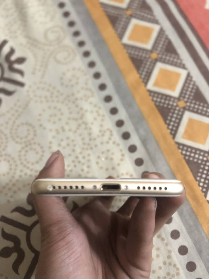 Apple iPhone 7 1