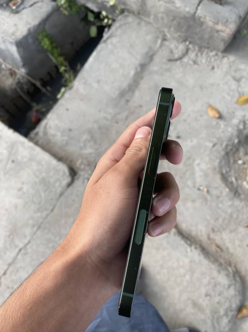 Apple iPhone 13 1