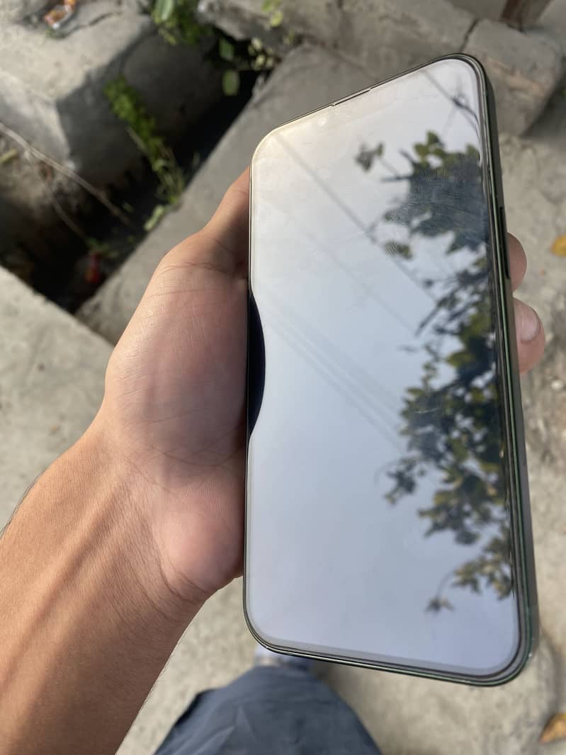 Apple iPhone 13 2