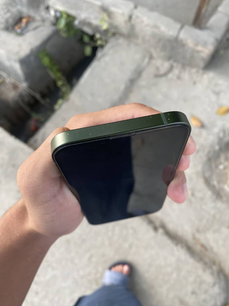 Apple iPhone 13 3
