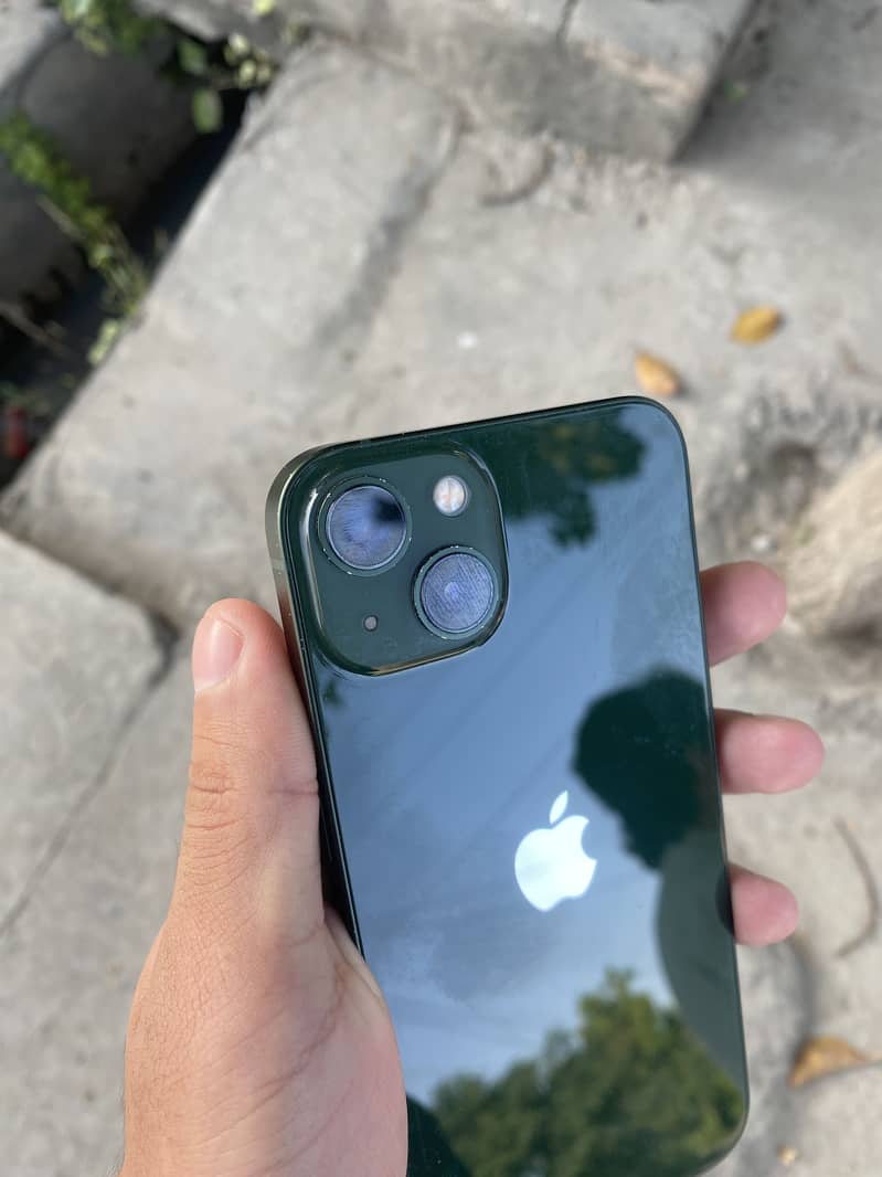 Apple iPhone 13 4