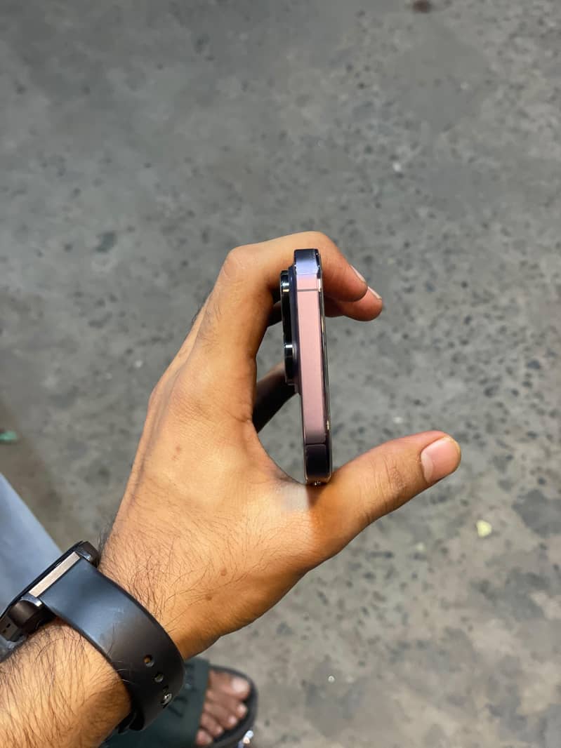 Apple iPhone 14 Pro 2