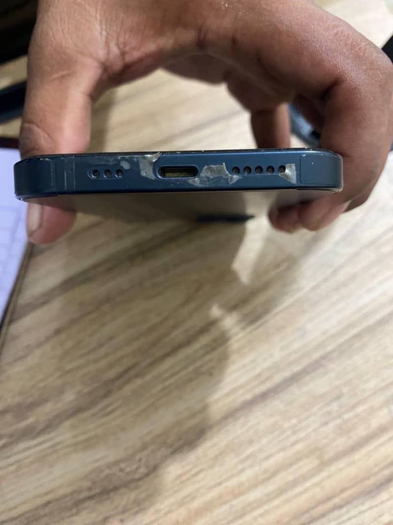 Apple iPhone 13 2