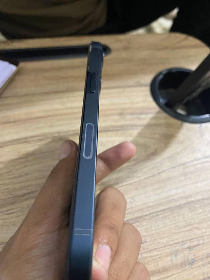 Apple iPhone 13 5