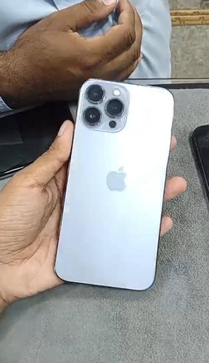 Apple iPhone 13 Pro Max 0