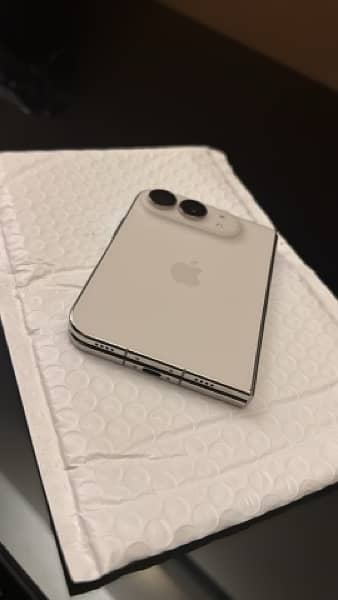 Brand New Non Active iPhone Duo 512 Silver Box missing
