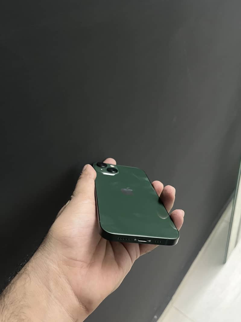 Apple iPhone 13 1