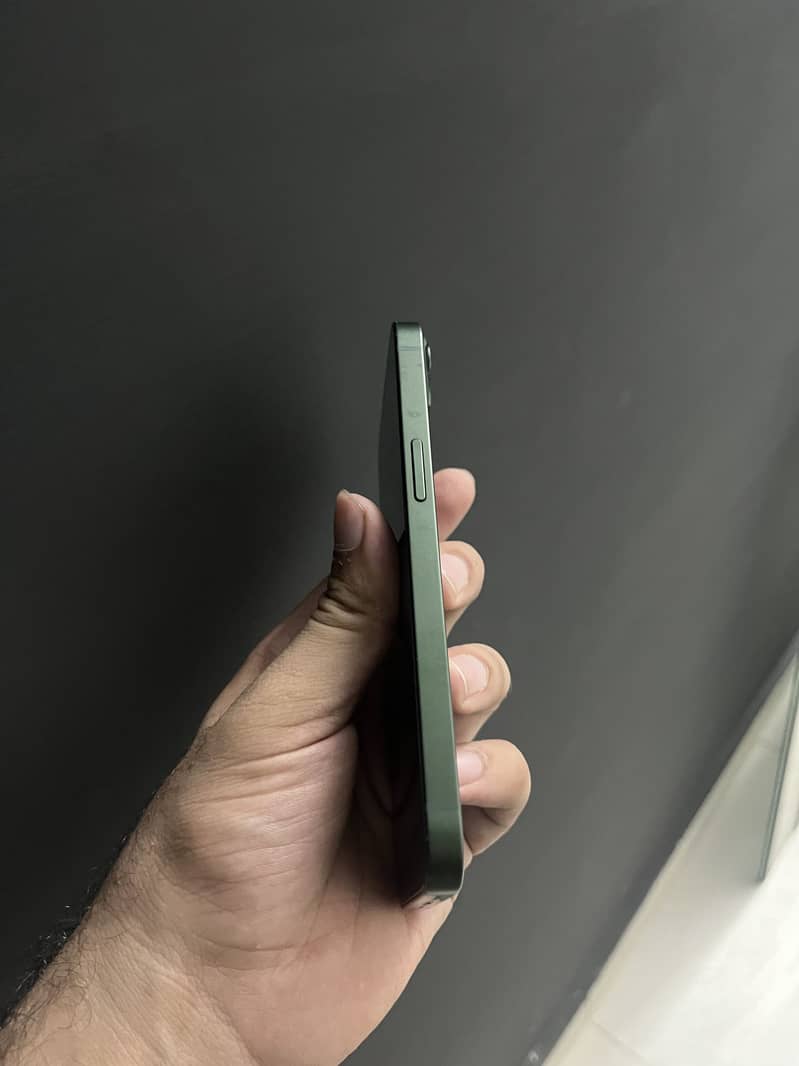 Apple iPhone 13 3