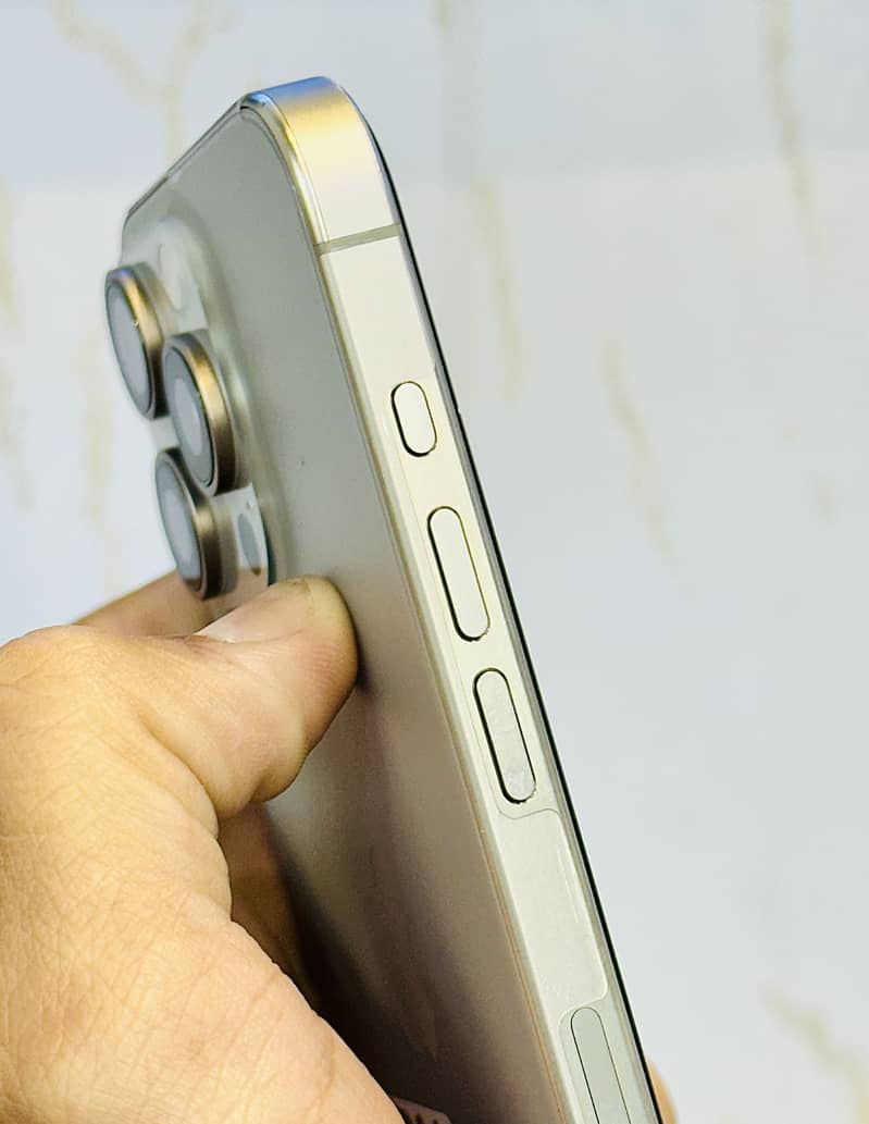 Apple iPhone 15 Pro Max 7