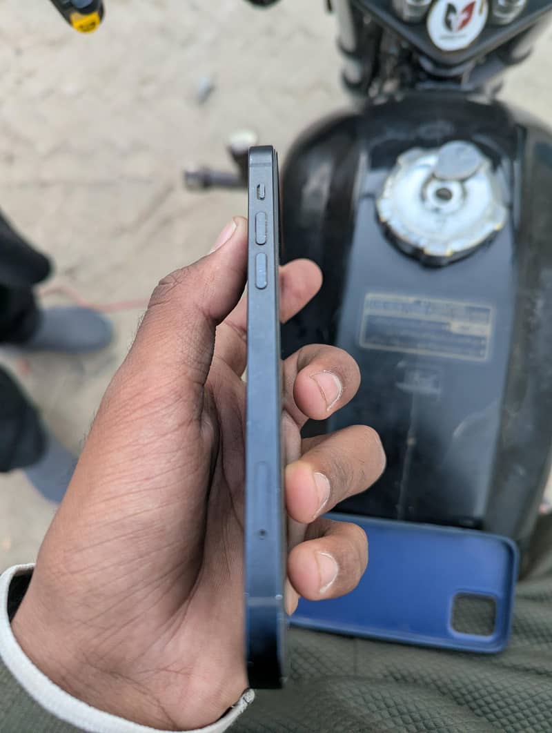 Iphone 12 3