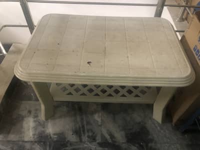 Plastic table