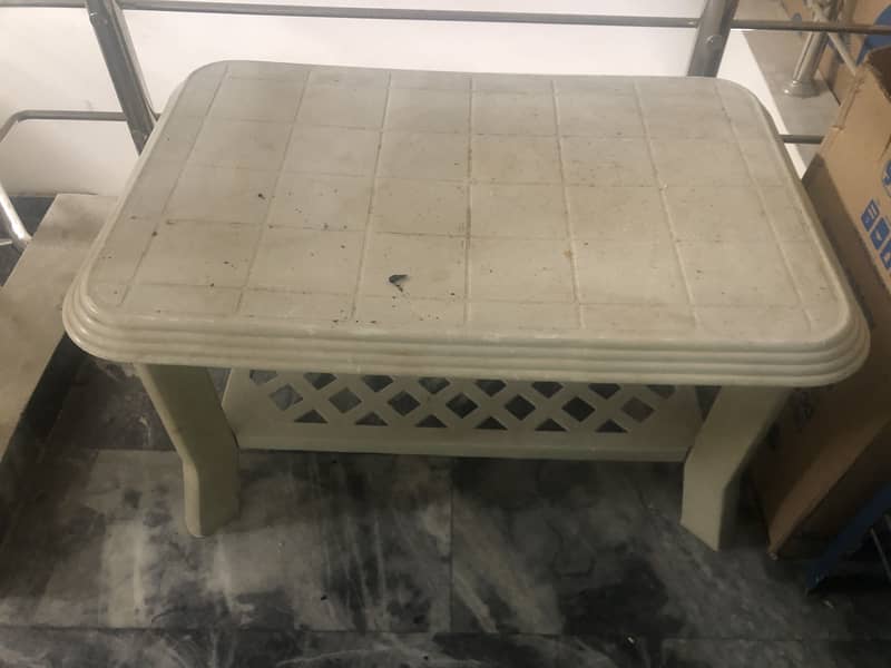 Plastic table 0
