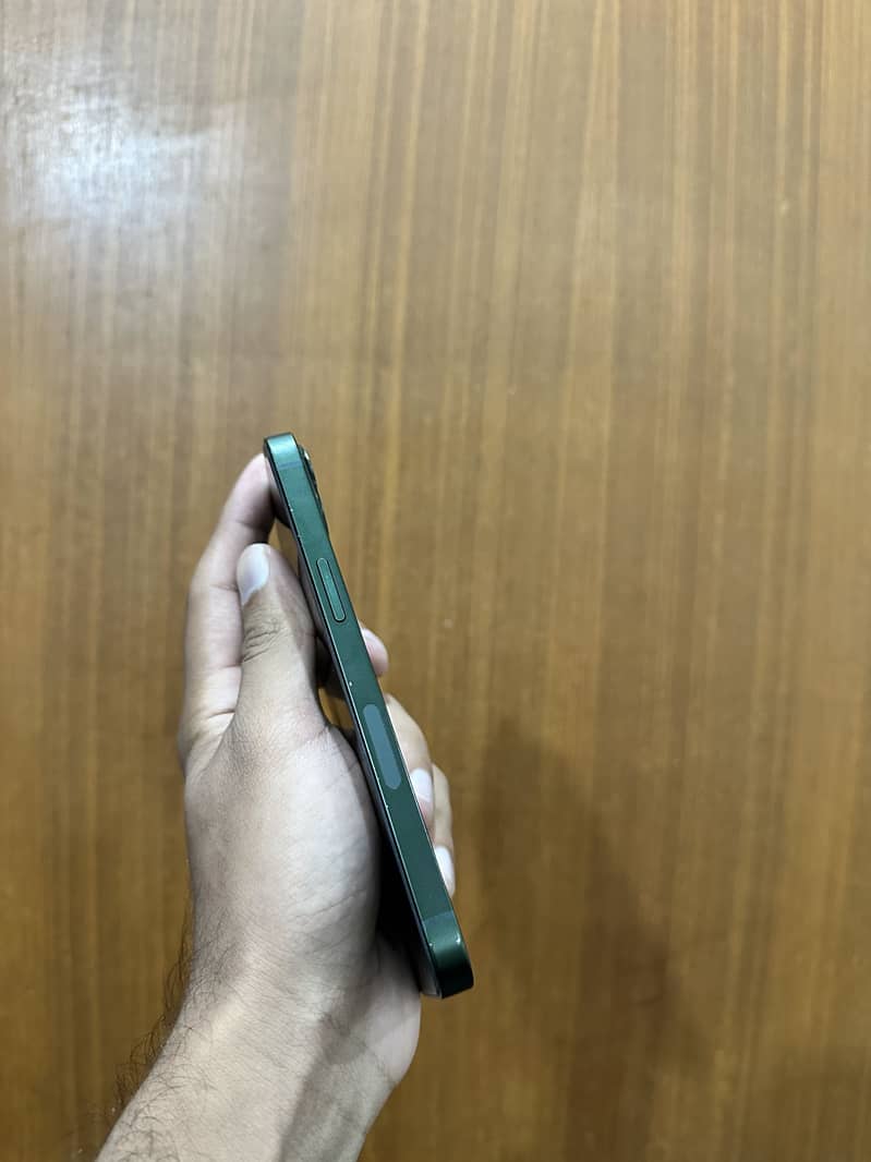 Apple iPhone 13 3