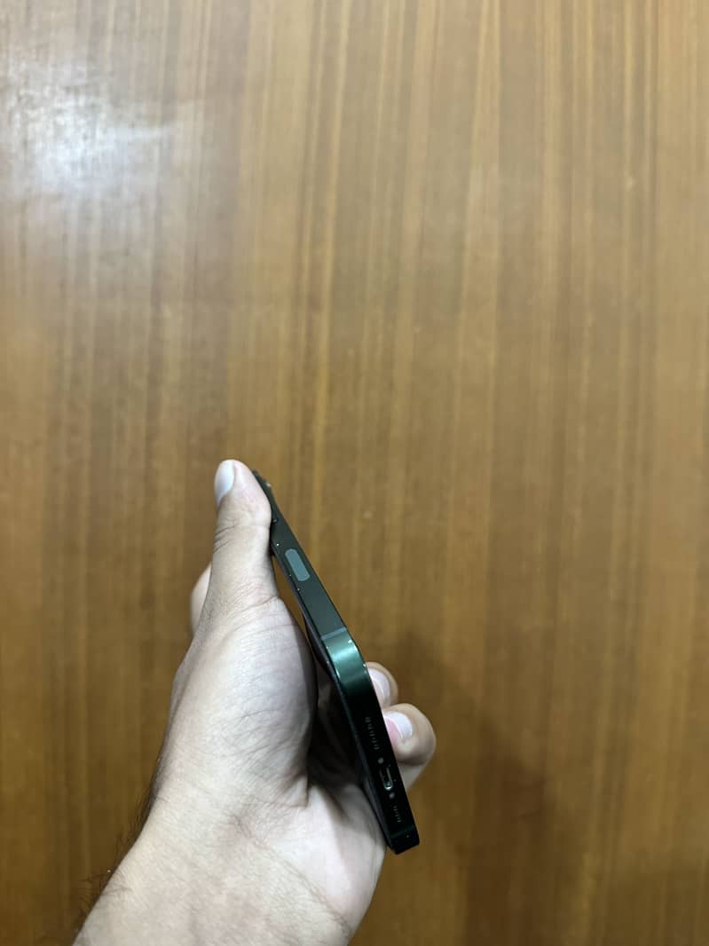 Apple iPhone 13 4