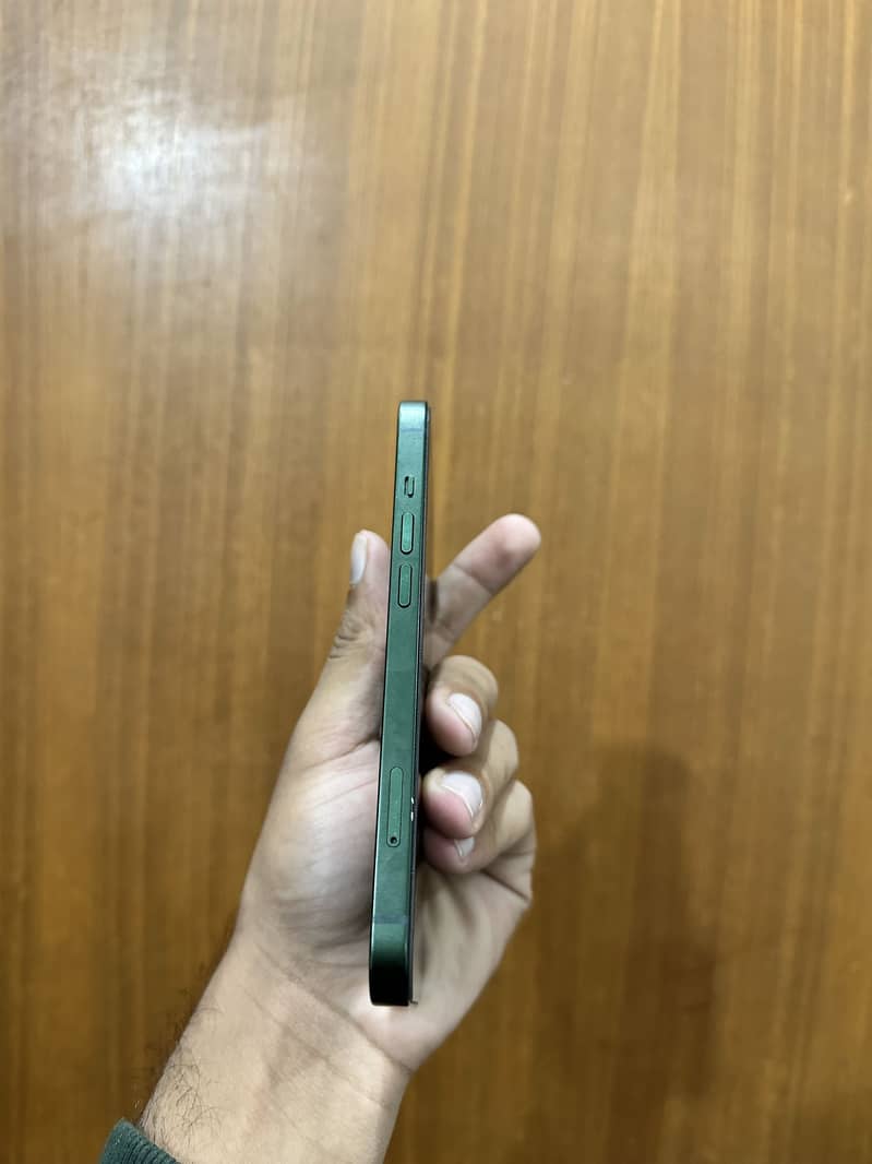 Apple iPhone 13 6