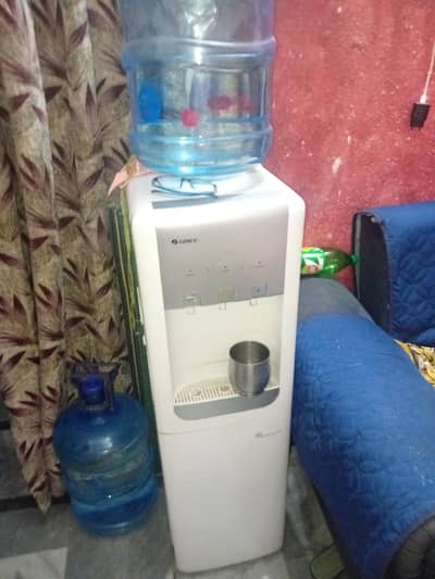 ​[Gree] Water Dispenser – Hot & Cold – Very Good Condition