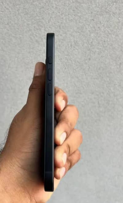 Apple iPhone 16