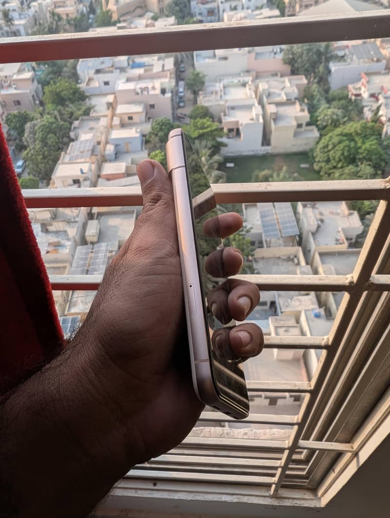 Google Pixel 8 4