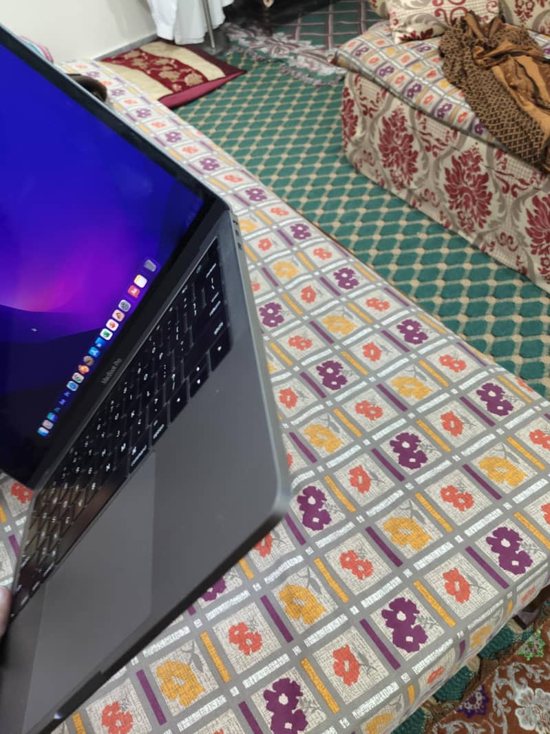 Apple Macbook pro 2016 1