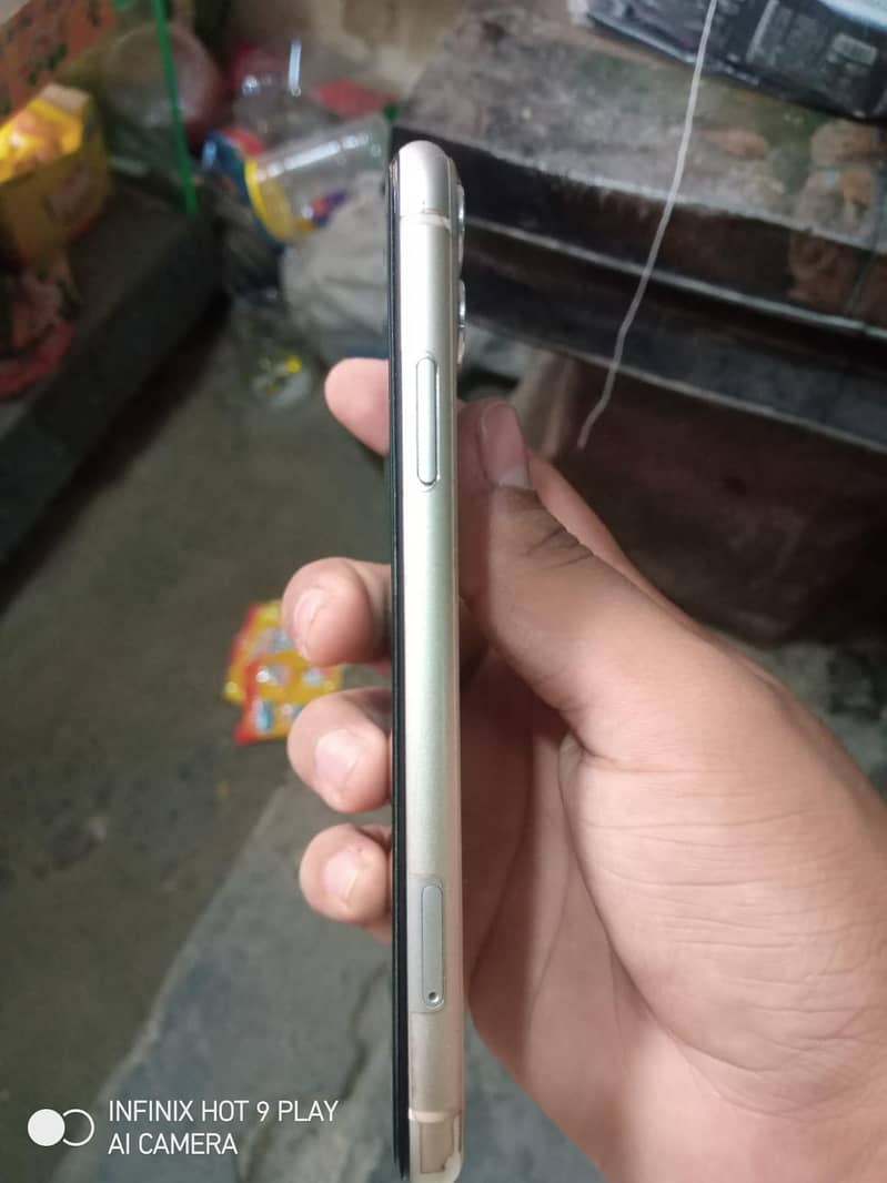 Apple iPhone 11 0