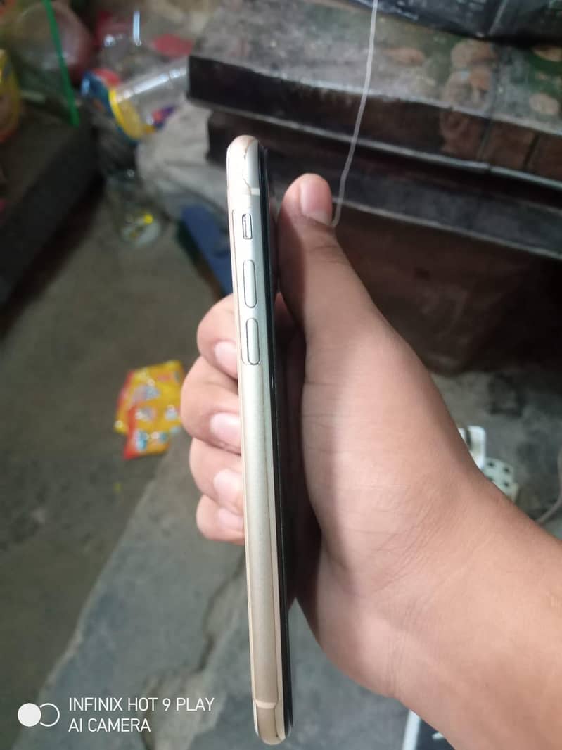 Apple iPhone 11 4