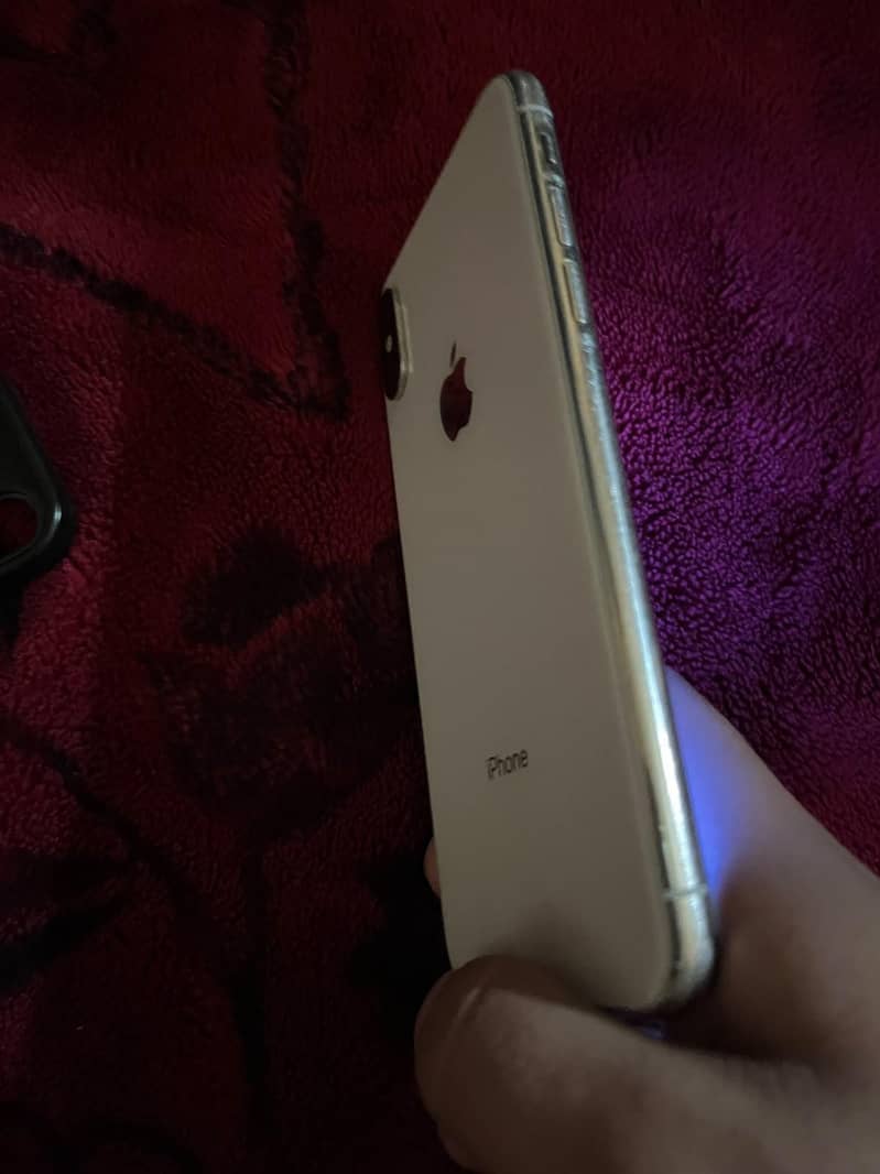 Apple iPhone XS 1